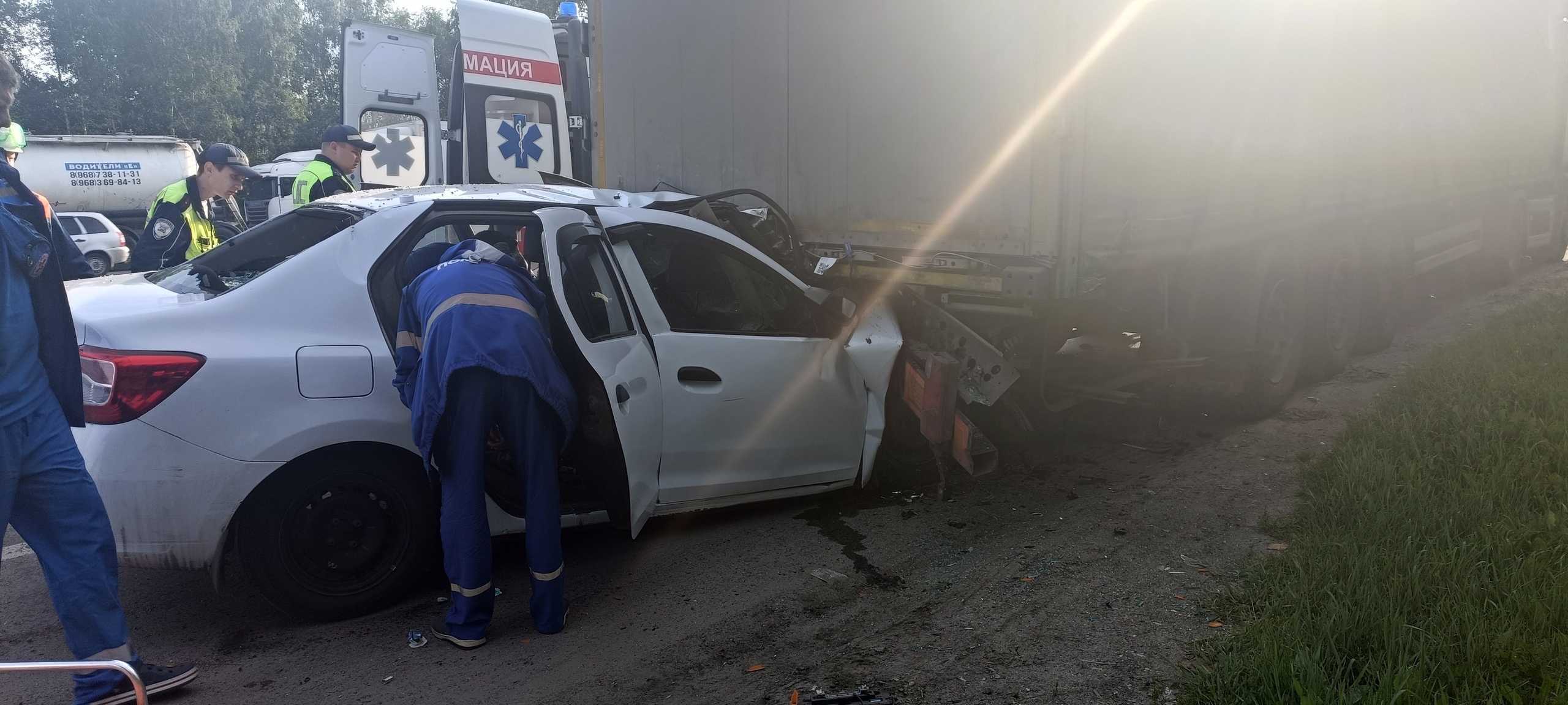 ДТП на трассе М5 под Пензой: легковушка залетела под грузовик, есть погибший