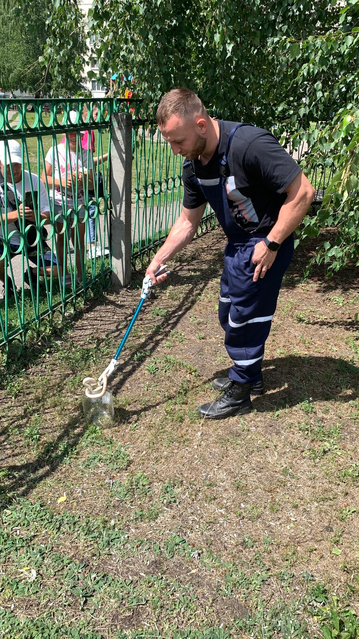 Приполз маисовый полоз: в Пензе спасатели поймали змею, напугавшую детсадовцев