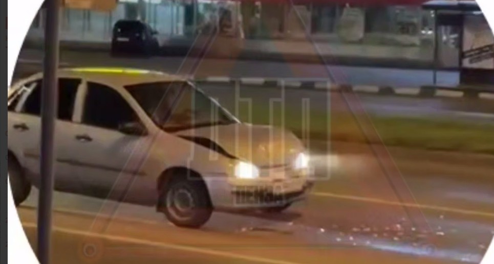 Чудом уцелели: пешеходы едва не попали под машину после аварии в Арбеково