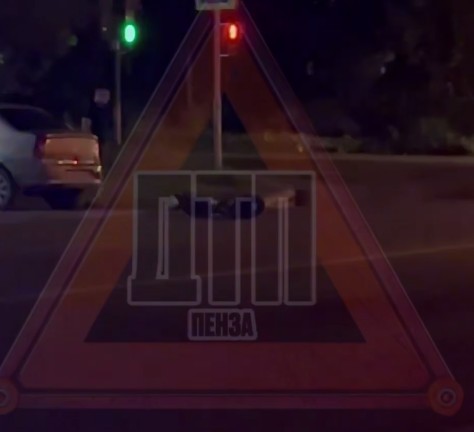 В Пензе на Южной поляне автомобиль сбил мужчину на электросамокате