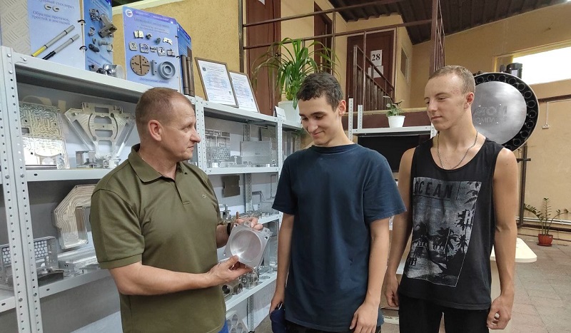 Пензенские школьники проходят стажировку на машиностроительном заводе