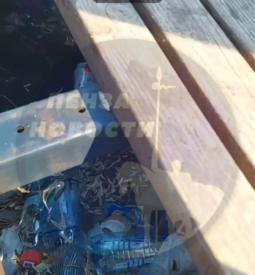 Вандалы превращают пензенскую набережную в свалку