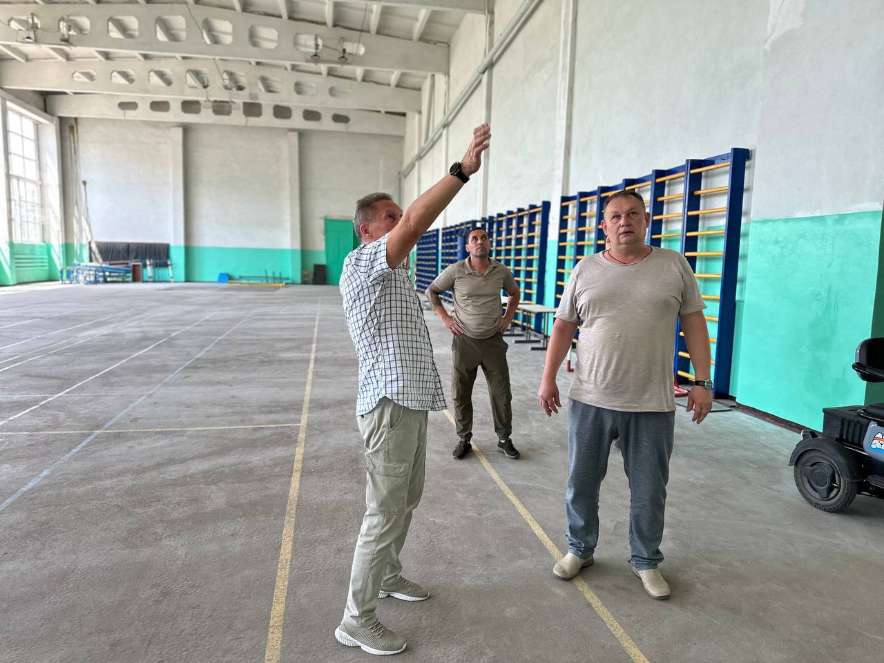 В Пологах завершается ремонт спортивной школы