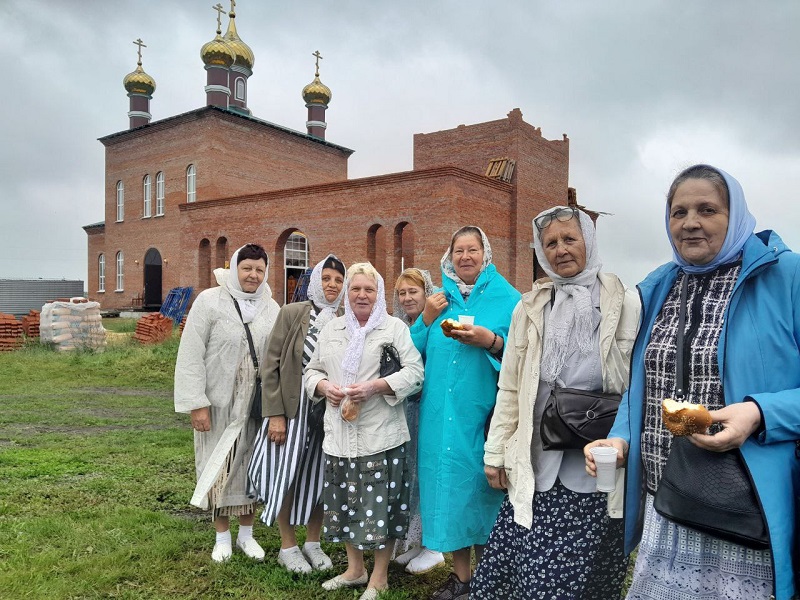 Ольга Чистякова организовала паломничество в храм села Кочетовка