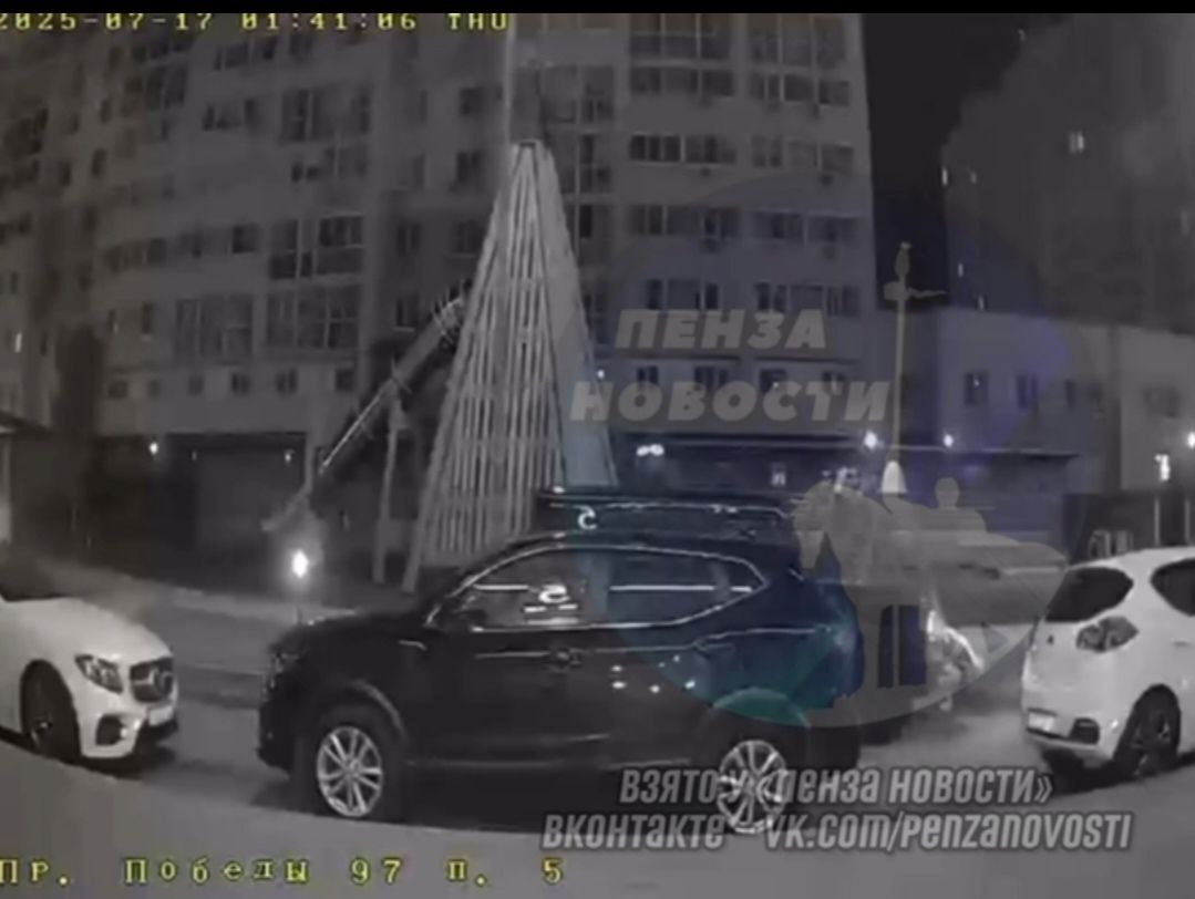 Ночной инцидент в Арбеково: девушку прокатили на капоте "Гелендвагена"