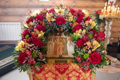 Митрополит Серафим возглавил праздничную литургию в честь царской семьи