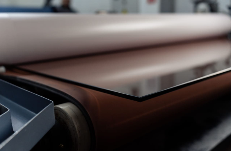 Пензенский завод NFG создал стильное зеркало для салона красоты Mary Kate