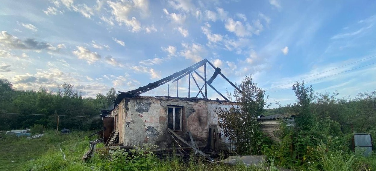 63-летний мужчина погиб при пожаре в Каменском районе: начата проверка