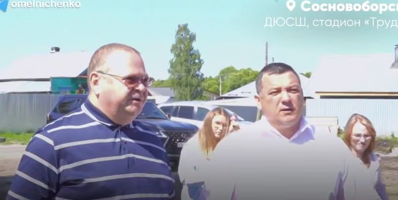 Олег Мельниченко поручил завершить строительство стадиона в Сосновоборске к 1 сентября