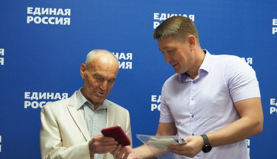 60 лет в энергетике: пензенский волонтер получил почетное звание