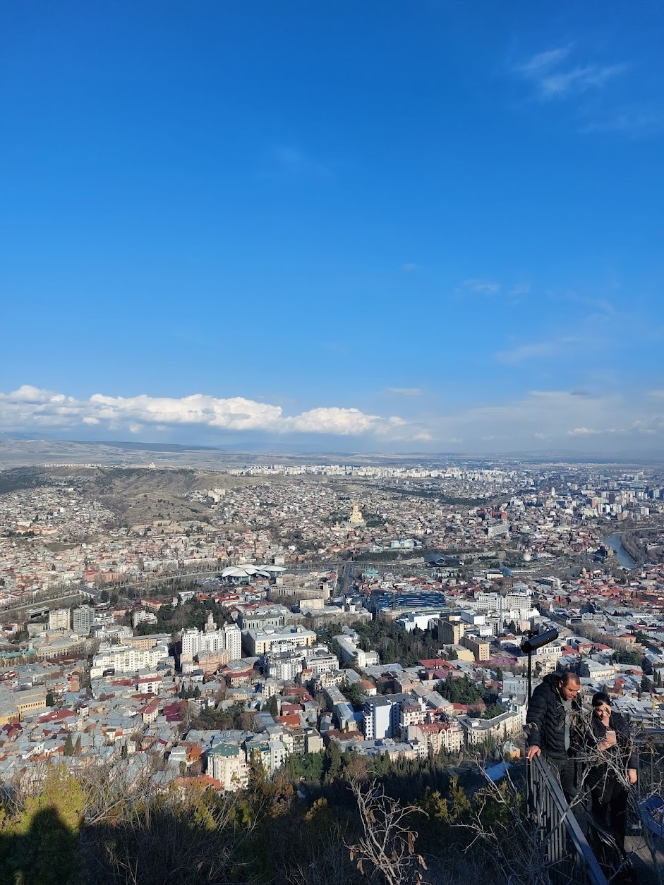 Туристы из России этим летом предпочитают путешествия по постсоветскому пространству