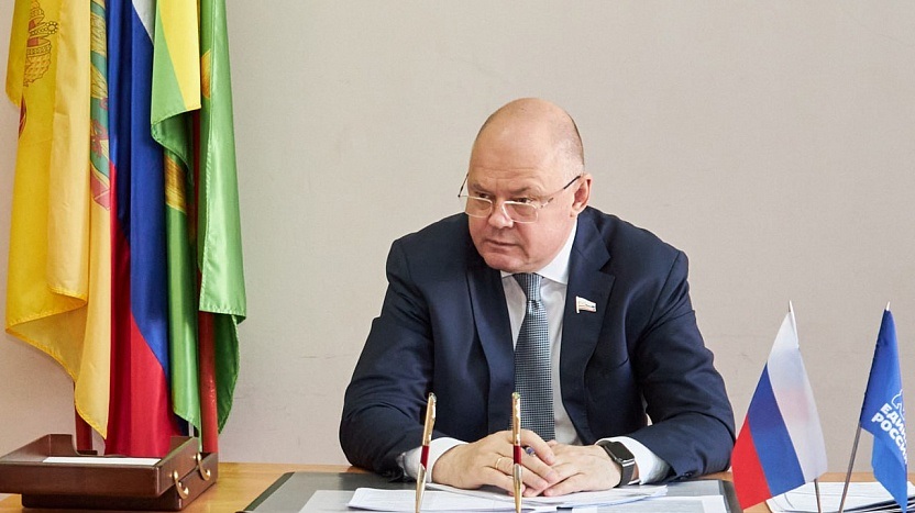 Вадима Супикова поблагодарили за благоустройство территорий детсадов