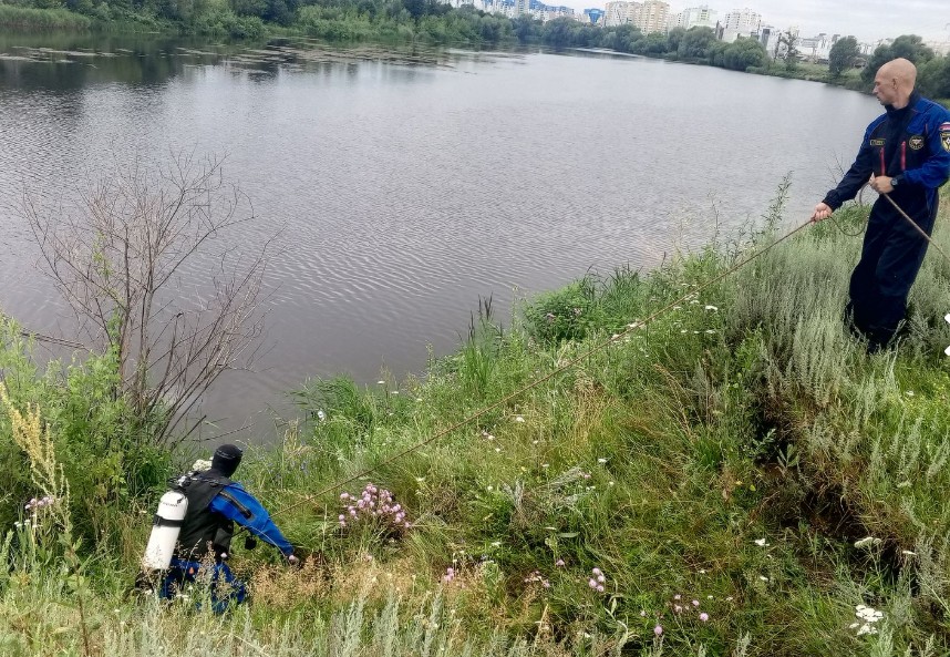 В пензенской Суре обнаружен утонувший автомобиль
