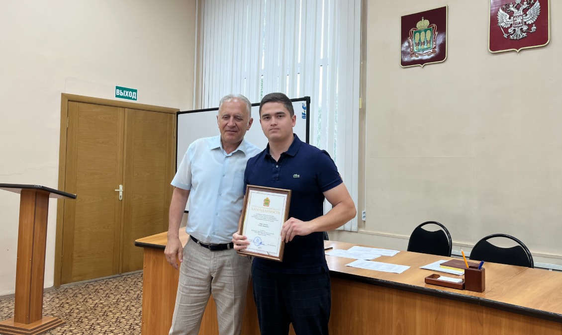 Глава Кузнецка наградил участников гуманитарной миссии на Донбассе