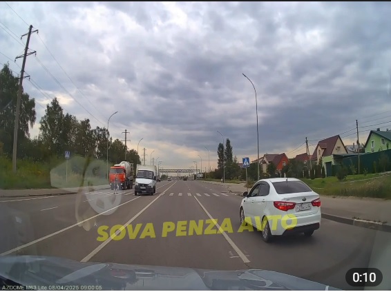 Чуть не сбил пешехода: видео с улицы Островной в Пензе привело к штрафу