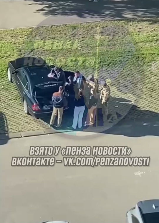 Нашли пистолет в Мерседесе: в Пензе обсуждают видео с якобы изъятием оружия