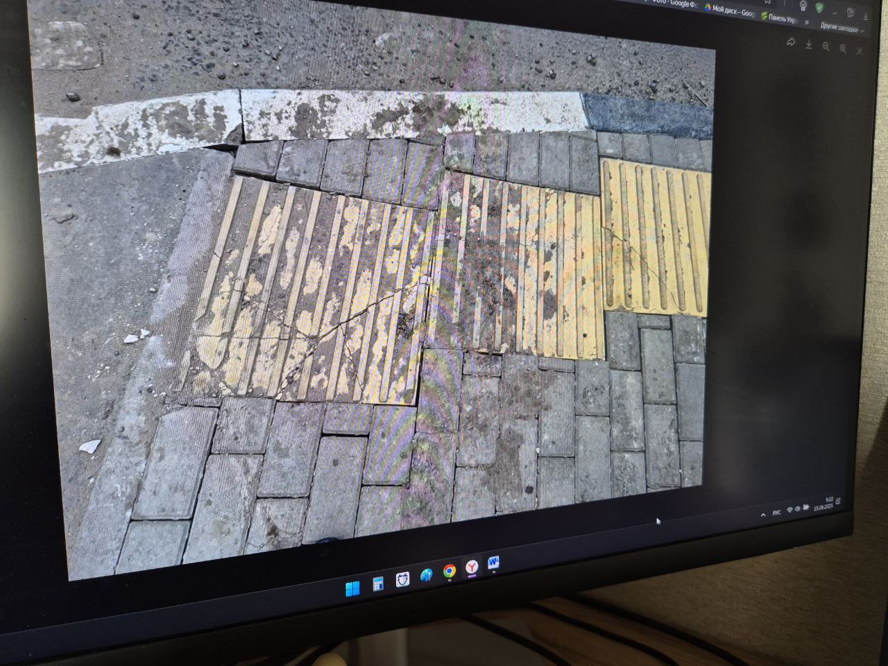 В Пензе начали разрушать дорогу между улицами Антонова и Измайлова