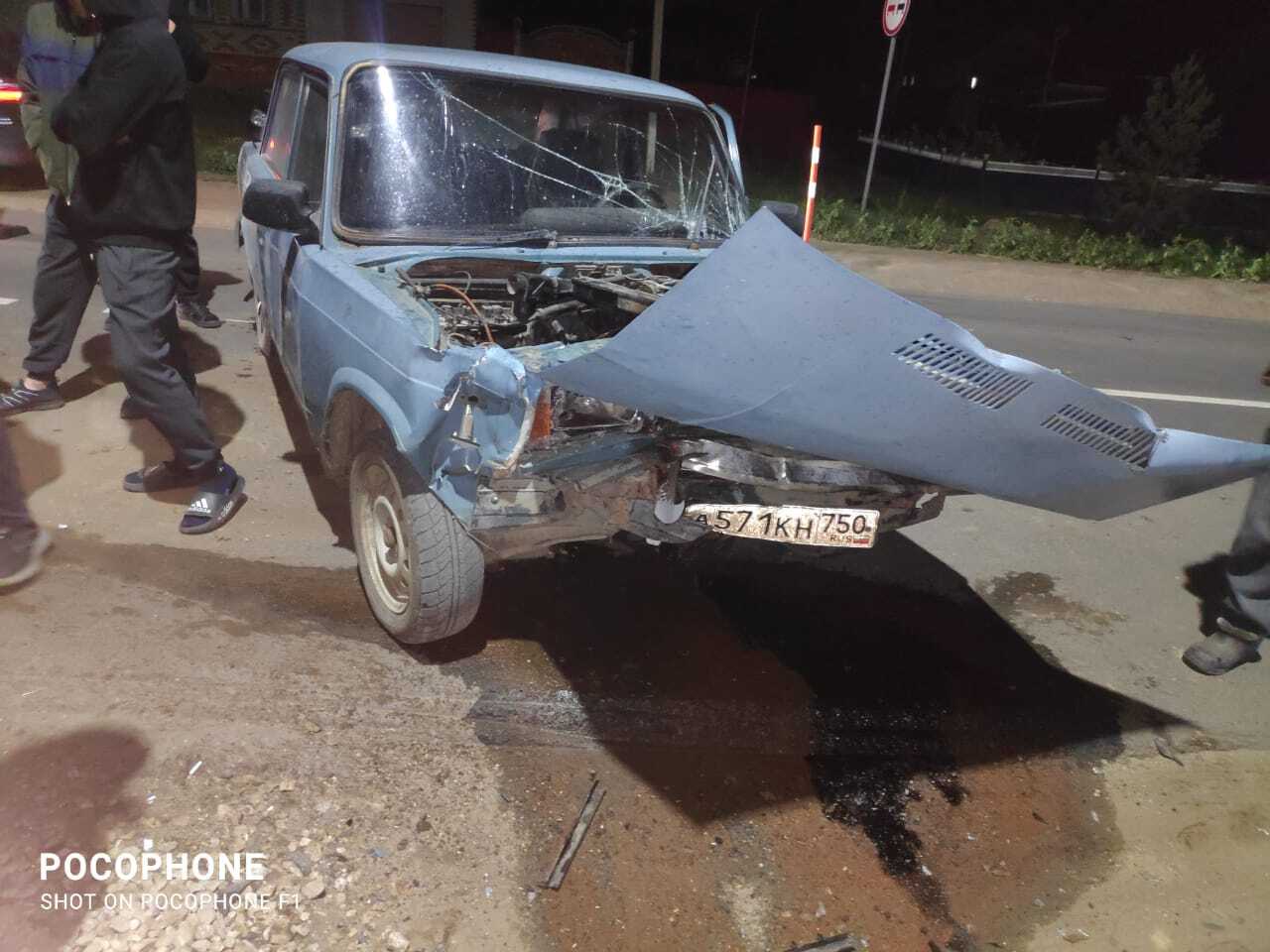 В Средней Елюзани столкнулись два автомобиля, семерка разбита всерьез