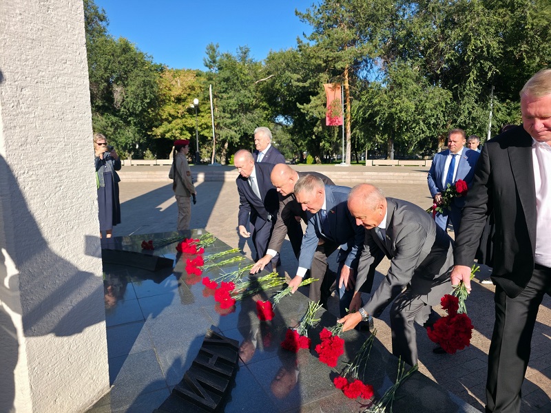 Вадим Супиков почтил память героев Великой Отечественной войны в Оренбурге