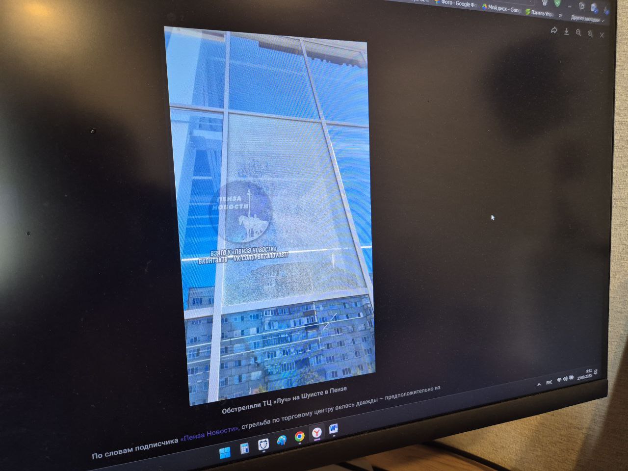 Соцсети: в Пензе неизвестные обстреляли фасад ТЦ Луч