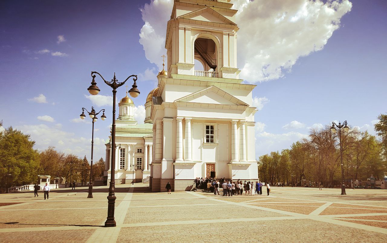 Митрополит Серафим провел службу и молебен в Пензе перед началом учебного года