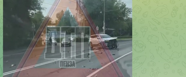 «Чери» и «Мазда» разбились на улице Тухачевского в Пензе