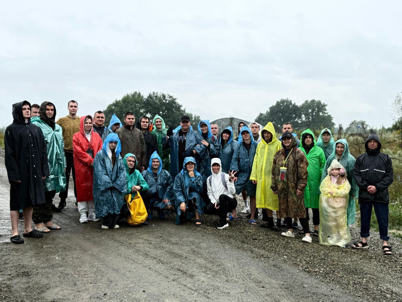 Сотрудники Импульс-Атом покорили Суру на байдарках под дождем