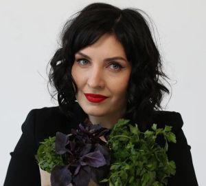 Биохимик Елена Дзюбак: вода и зелень препятствуют образованию камней в почках