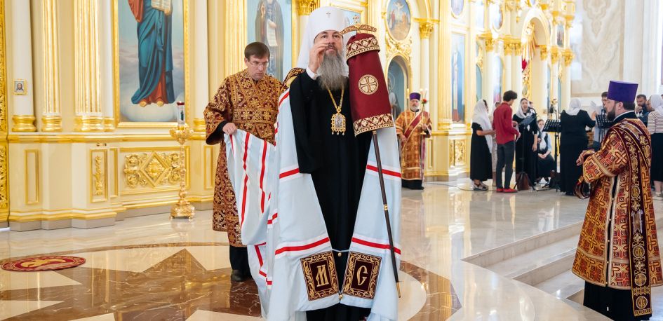 Митрополит Серафим совершил праздничную литургию в Спасском кафедральном соборе