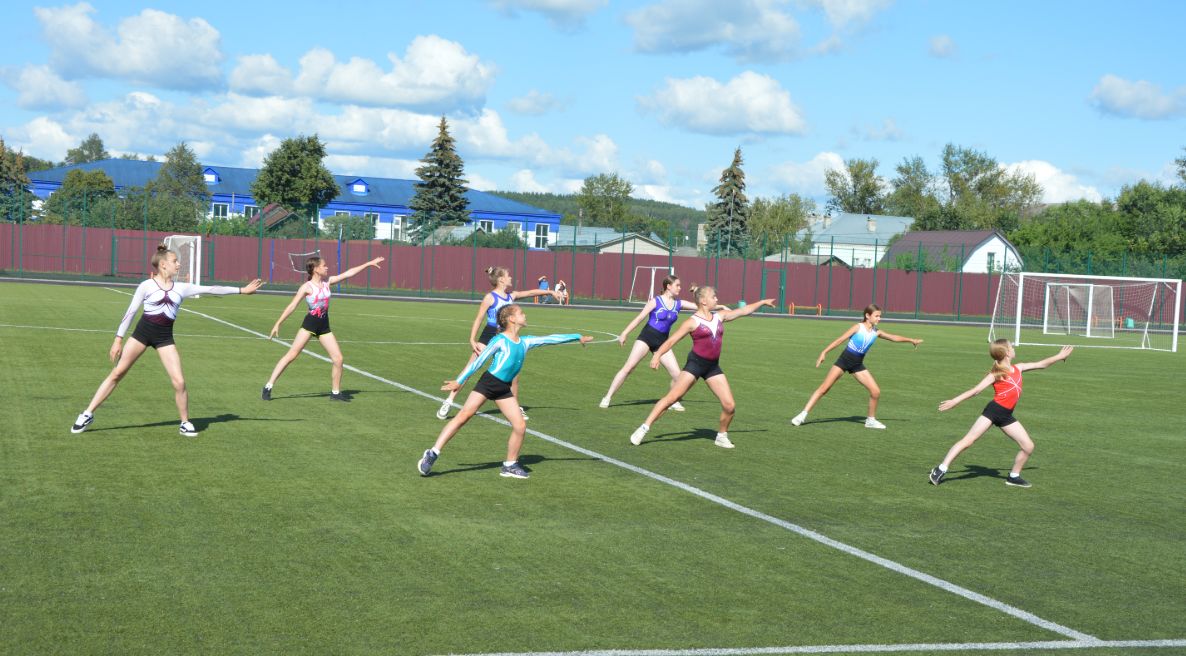 От веселых стартов до хоккея: как Кузнецк отпраздновал День физкультурника