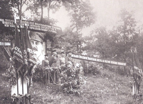 Олег Мельниченко почтил память земляков-героев Курской битвы