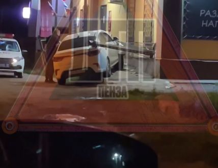 «Веселый» водитель протаранил магазин в Бессоновке