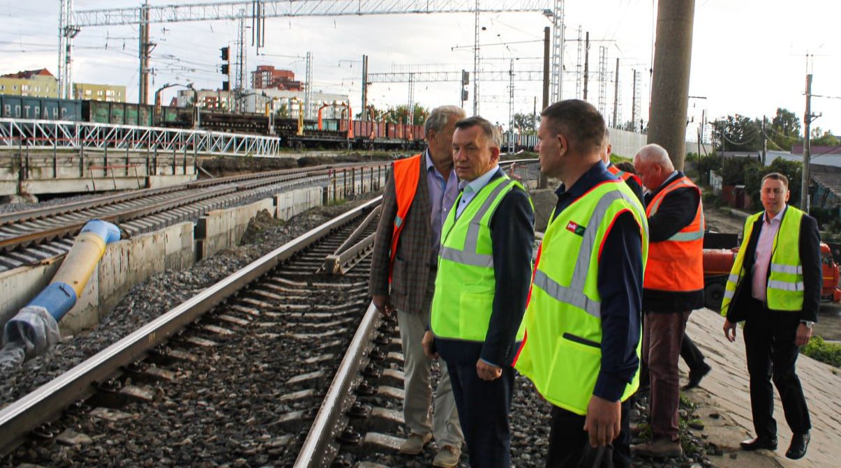 На 80% готова временная железная дорога для реконструкции путепровода по ул Ерик