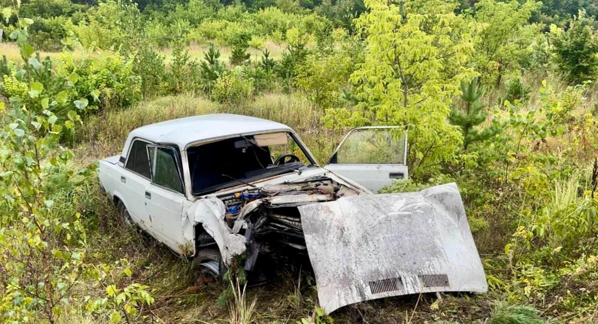 В Никольском районе подросток за рулем «семерки» врезался в опору ЛЭП
