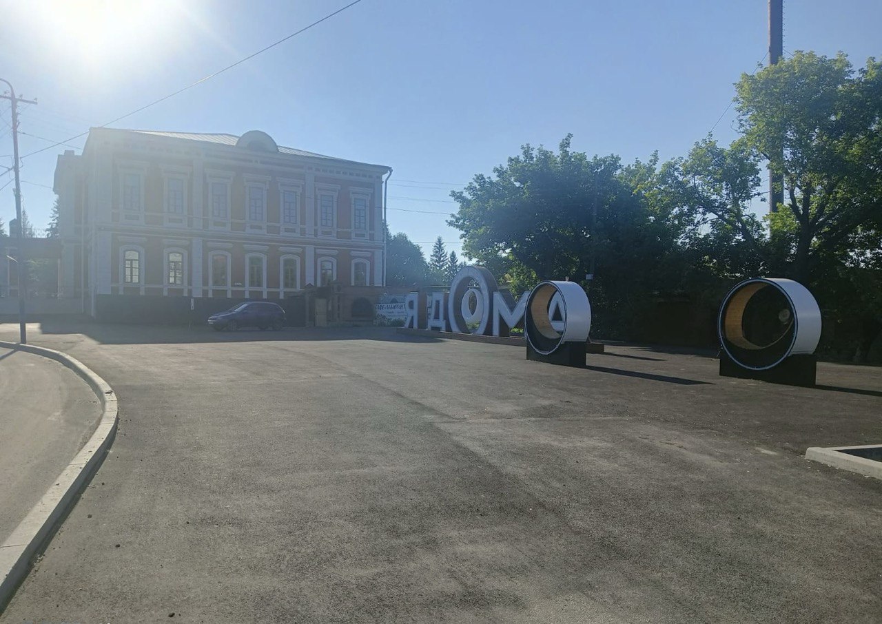 Скамейки и новый арт-объект: как обновили территорию у ДК в Сердобске