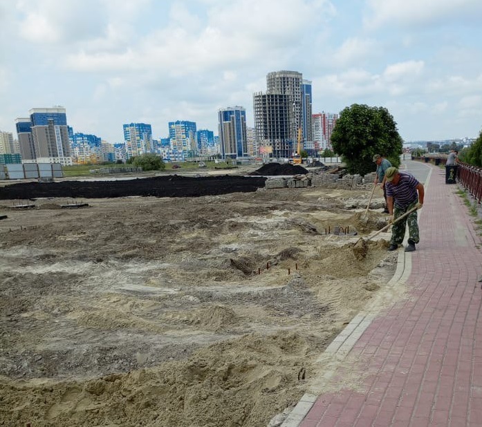 Больше уюта и стиля: в Спутнике продолжается благоустройство набережной