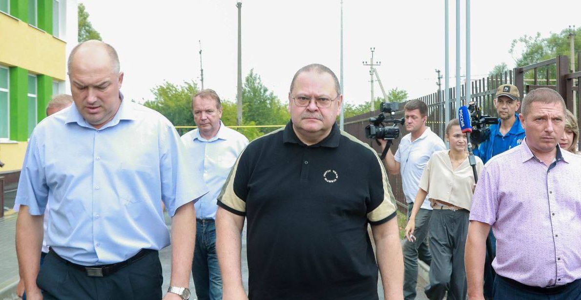 Олег Мельниченко раскритиковал темпы капремонта школы в Пачелме