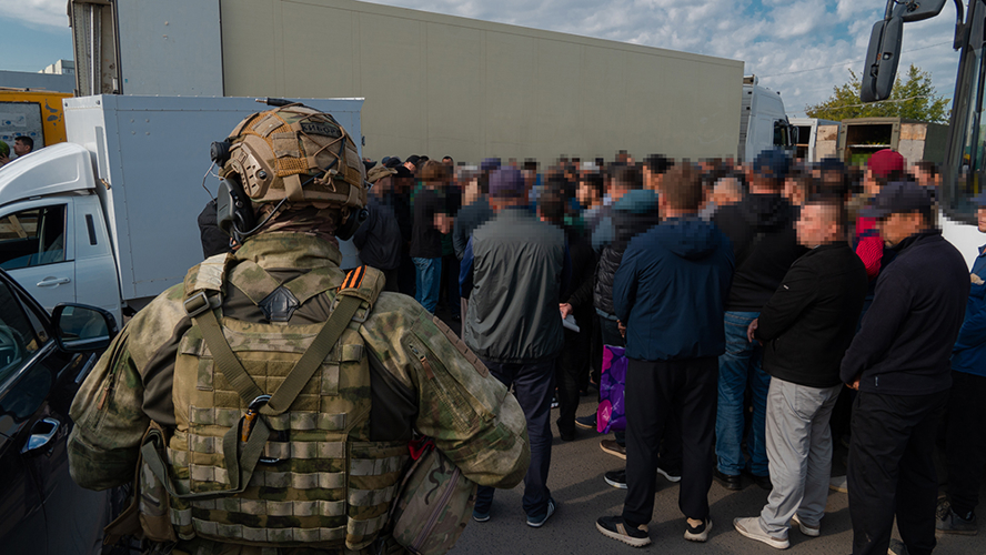 После рейда силовиков в Пензе 16 мигрантов отправили в военкомат