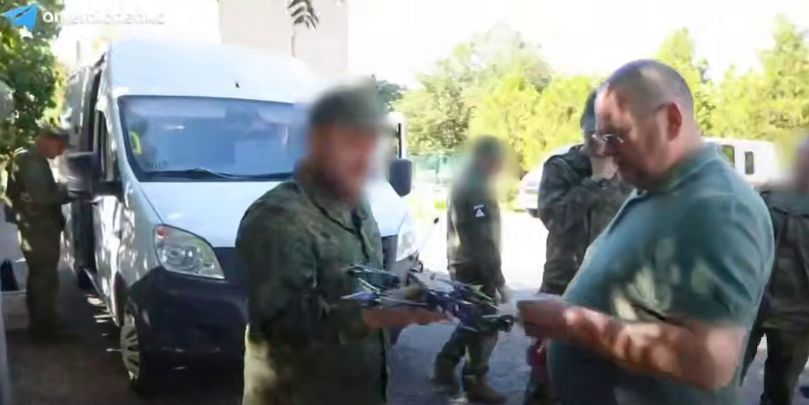 Олег Мельниченко наградил пензенских бойцов в Мелитополе