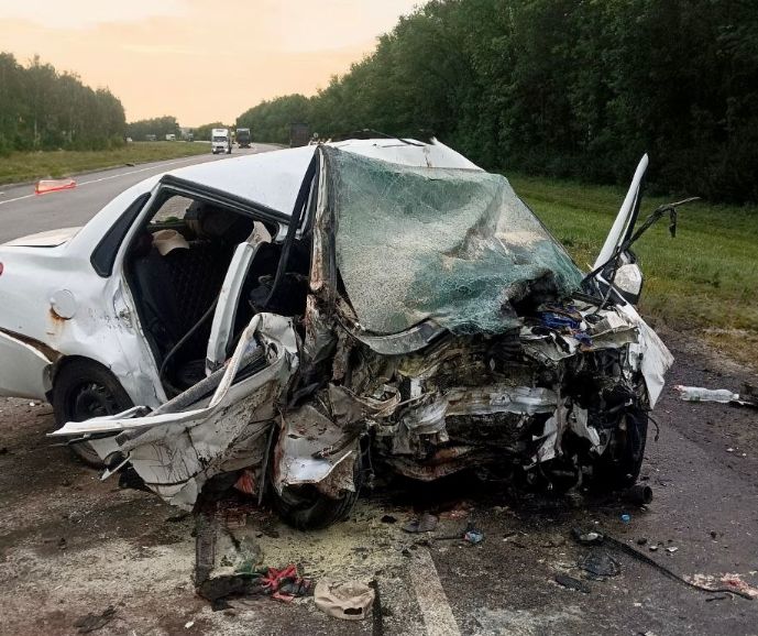 Шесть человек погибли в страшном ДТП на трассе в Мокшанском районе