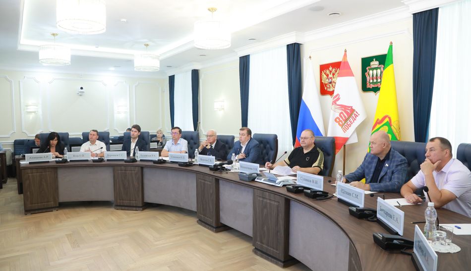 Олег Мельниченко поручил достроить школу в «Лугометрии» к 1 сентября 2026 года