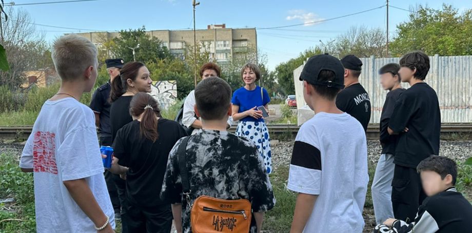 Взрослые не досмотрели: дети нарушают правила перехода железной дороги в Пензе