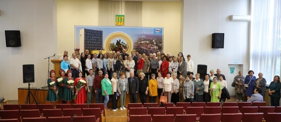 Вадим Супиков вручил удостоверения председателям уличных комитетов