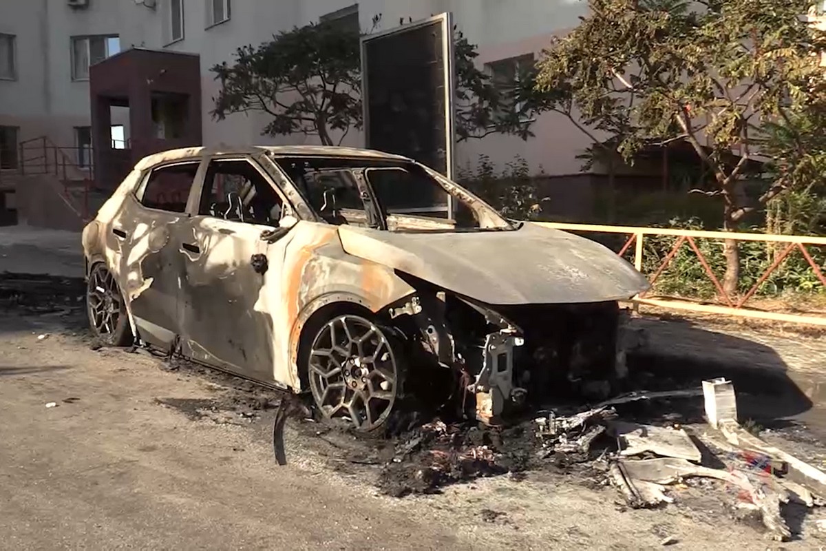 В Волгограде задержали ростовчанку, сжегшую по указке мошенников два автомобиля