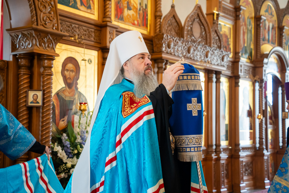 Митрополит Серафим провел праздничную литургию в честь Рождества Богородицы