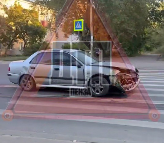 Два автомобиля столкнулись на улице Циолковского в Пензе вечером 14 сентября