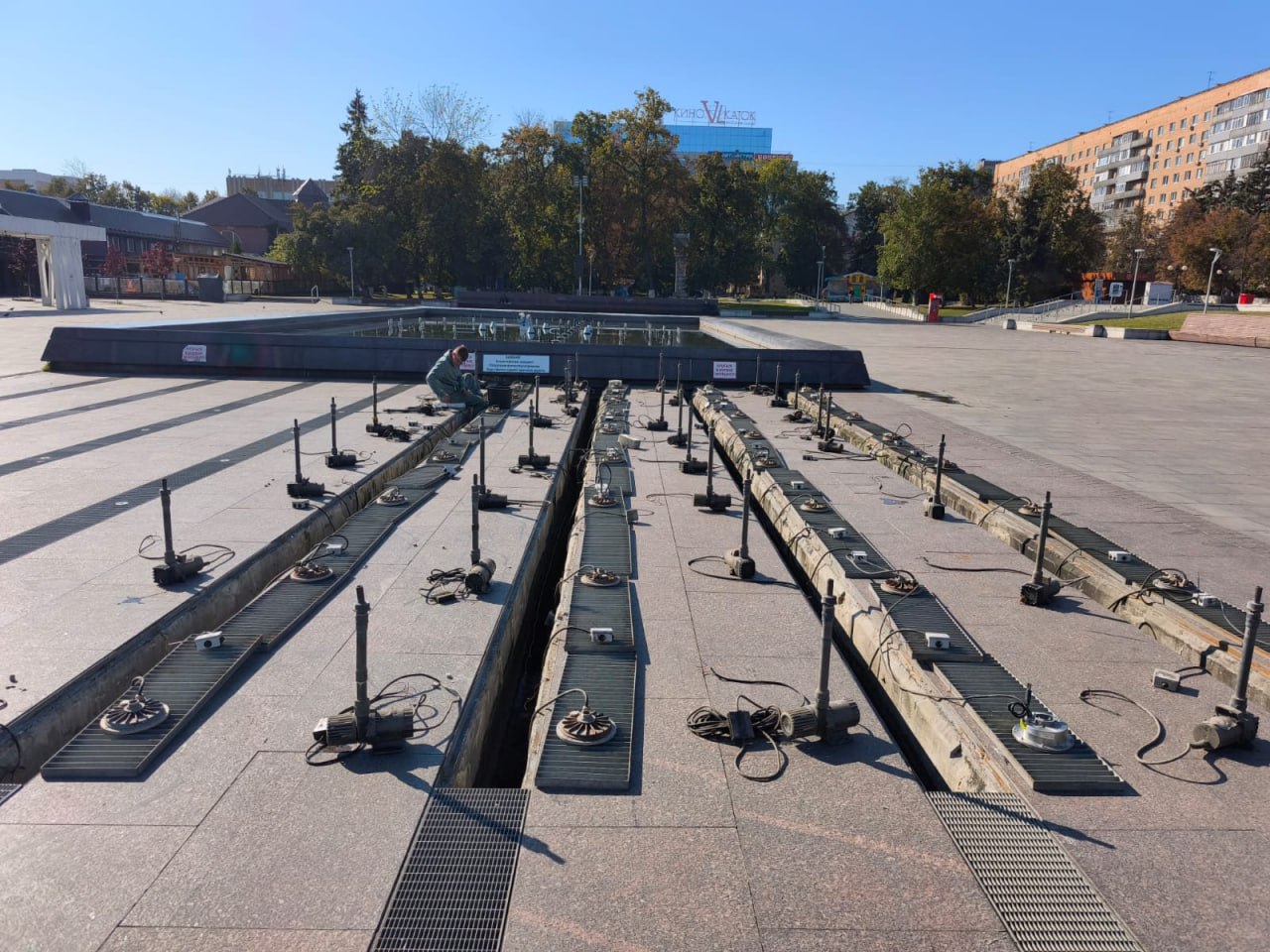 В Пензе начали готовить к зиме фонтан на улице Московской