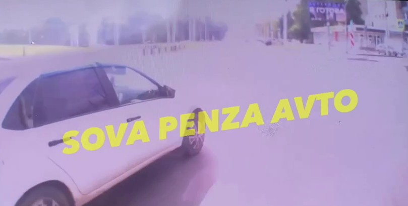 В Пензе автобус и легковушка столкнулись у Монумента славы 7 сентября