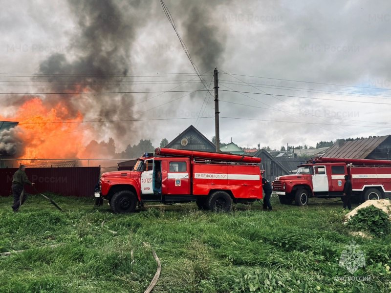 В Городищенском районе 26 пожарных тушили пять горящих домов