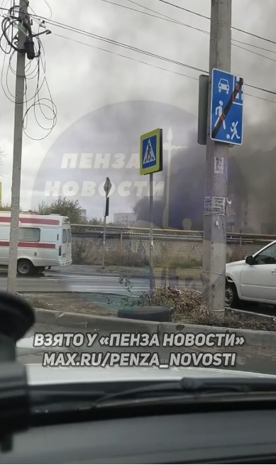 В Пензе на улице Рахманинова загорелось авто, работают пожарные
